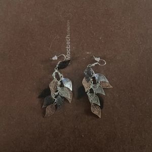 Womens fashionable earrings